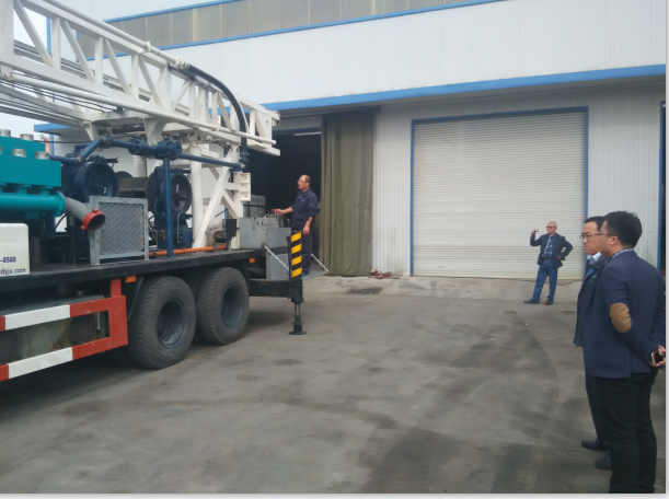 塞內(nèi)加爾外商Mr.Rachid先生來(lái)我廠考察訂購(gòu)BZC600BLBC車(chē)載式水井鉆機(jī)