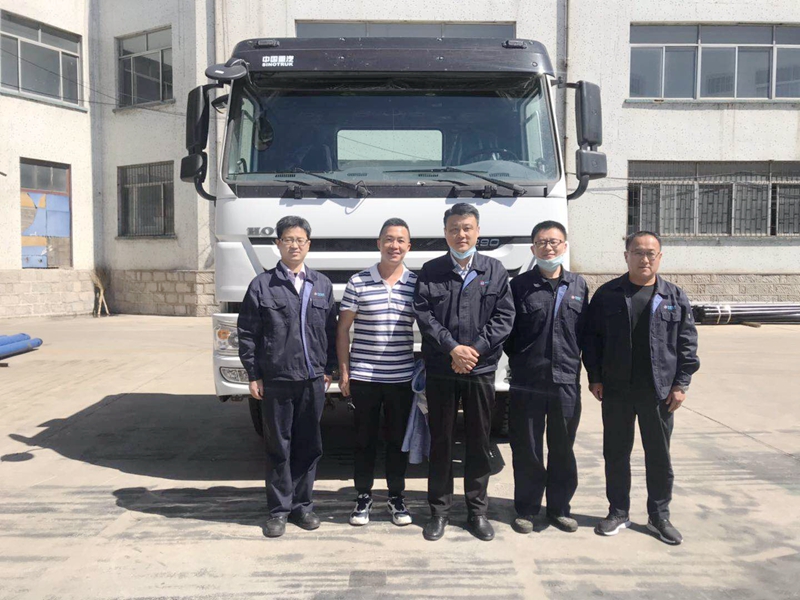 朱總來(lái)我廠定購(gòu)鉆機(jī)出口埃塞俄比亞